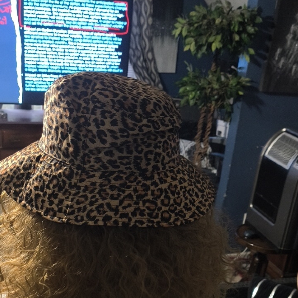 Leopard Print Bucket Hat - Picture 6 of 8